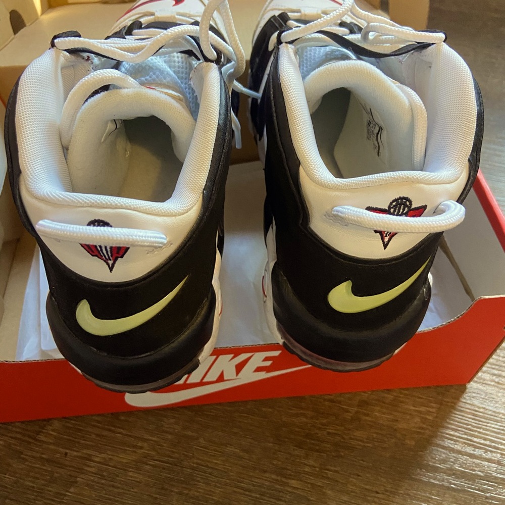 Air More Uptempo WHITE/BLACK-University Red. Size 8 in men’s